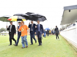 PHOTO – 2018 WENTWORTHVILLE HARMONY WALK IN THE RAIN – WITH Hon Ray Williams, The Hon Alan Tudge – Federal Minister, Todd Grrenberg – CEO NRL, Matk Taylor MP – Member for Seven Hills & Ernie Friedlander-1