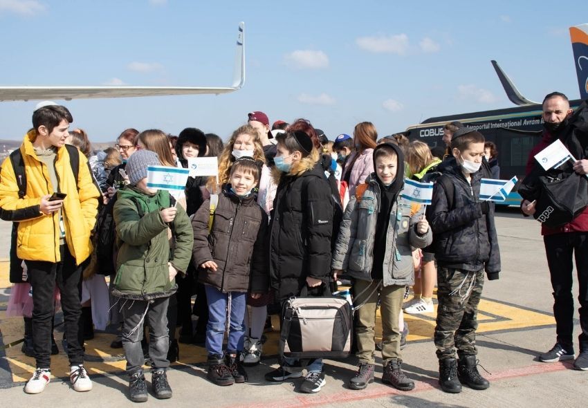 Children-about-to-board-in-Cluj