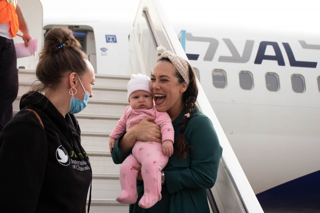 Yael-Eckstein-with-baby-at-Ben-Gurion-2-279-scaled