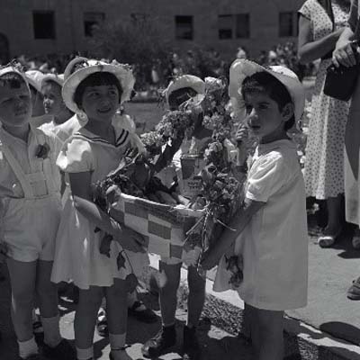 1956 kindergaden kids in kkl jnf house in jerusalem