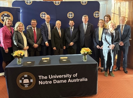 Representatives of University of Notre Dame and The Great Synagogue 