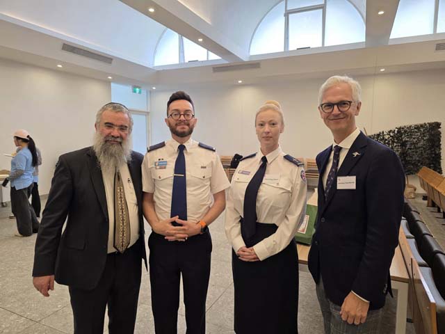 L to R OBK Founder Rabbi Dr Dovid Slavin, NSW Ambulance Mendy Leibermann with Chief Chaplain Sarah Day-Weaver, & US Consul General Jeremy Cornforth