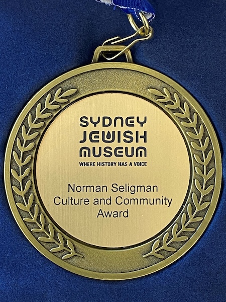 The medallion presented to Norman Seligman