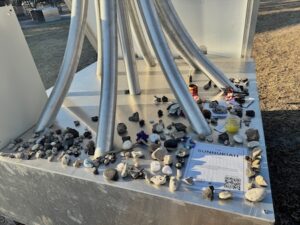 Stones placed around the Sunnukiah