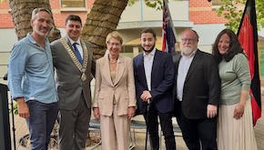 Bondi Beach hero Rabbi Leibel Lazaroff receives key to the city
