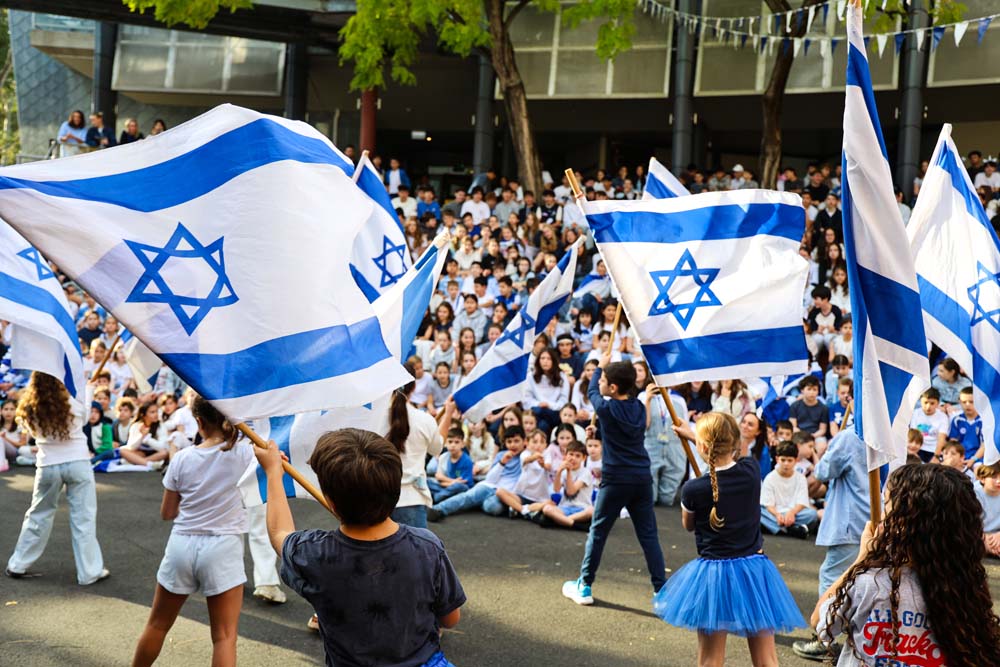 Children at Bialik College in Melbourne celebrate Yom Haatzma'ut