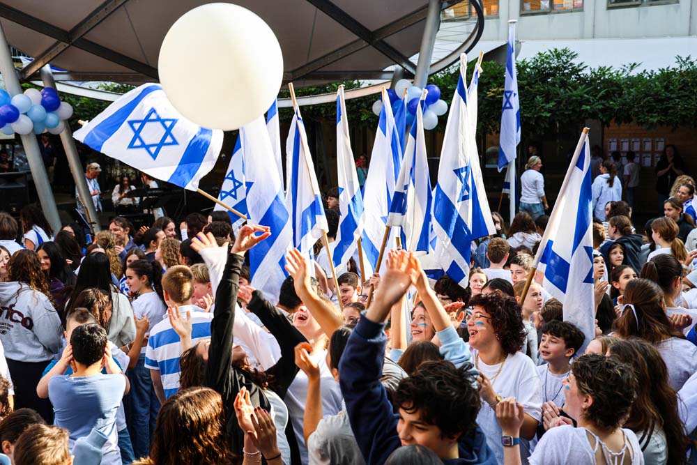 Children at Bialik College in Melbourne celebrate Yom Haatzma'ut