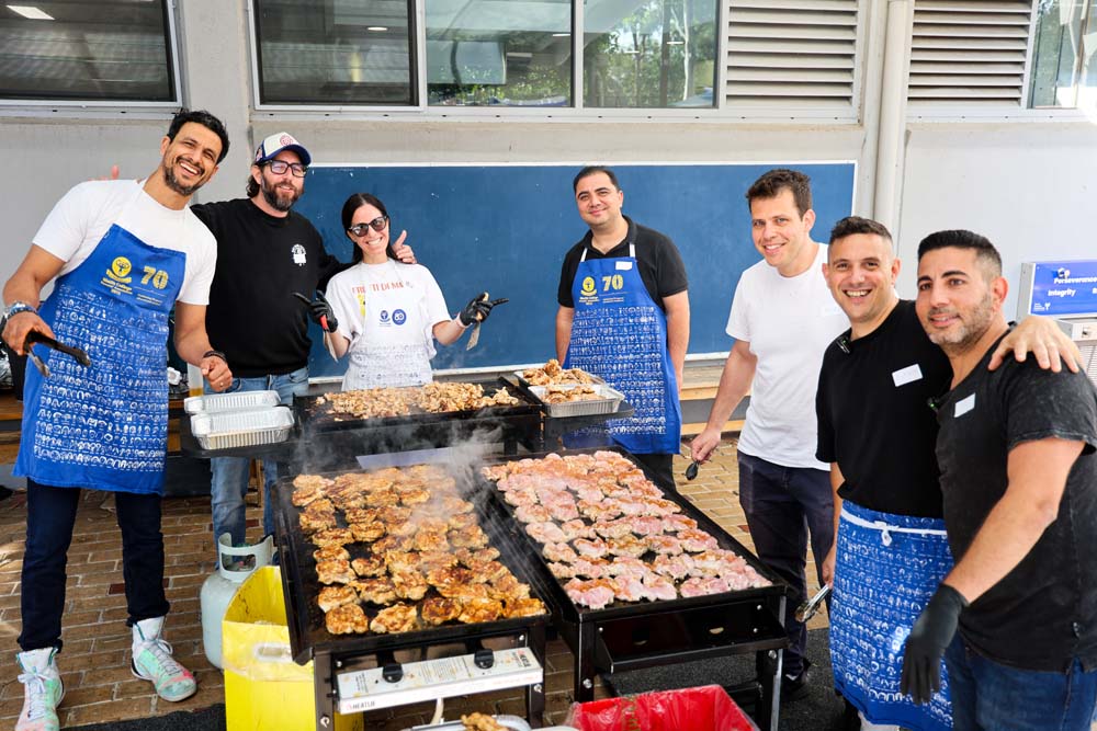 Teachers at Bialik College in Melbourne celebrate Yom Haatzma'ut