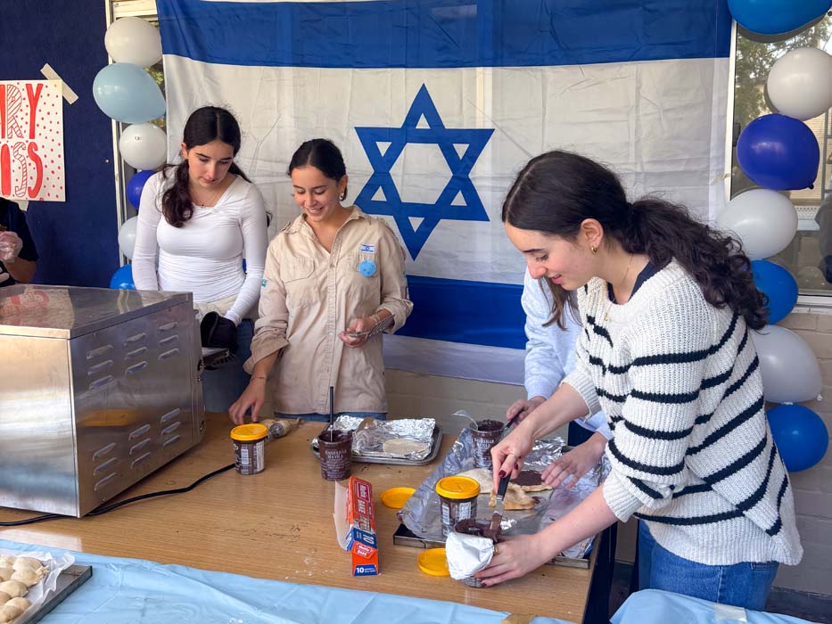 Children at Masada College in Sydney celebrate Yom Haatzma'ut