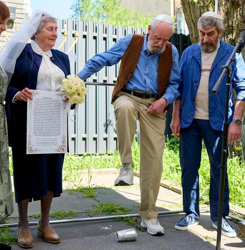 Following ceasefire, mass Jewish wedding held in Kyiv, including a 92-year-old...