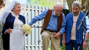 Following ceasefire, mass Jewish wedding held in Kyiv, including a 92-year-old couple