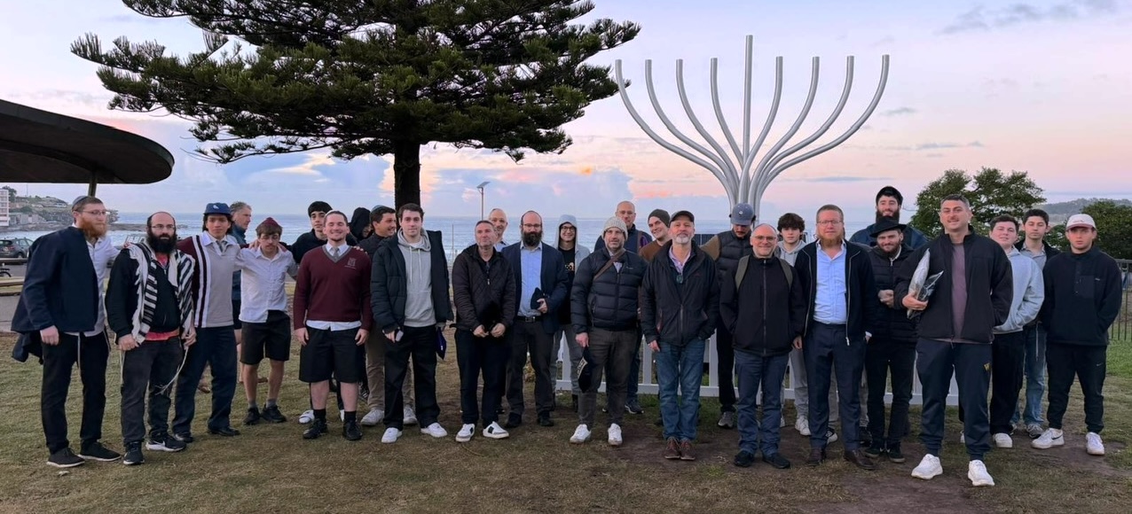 Bondi sunrise service honours victims of tragedy