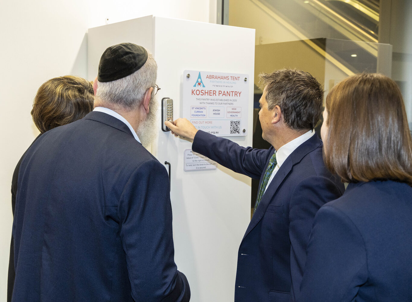 Ryan Park MP opens the Kosher pantry