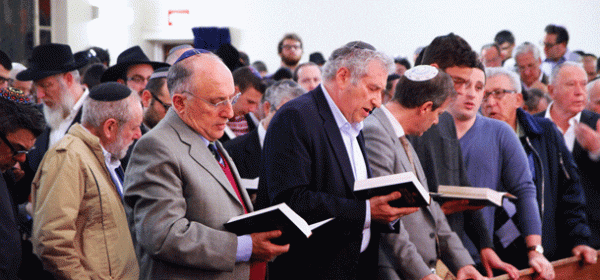 Community leaders Dr Colin Rubenstein and Dr Danny Lamm at the Melbourne service Pic: Peter Haskin