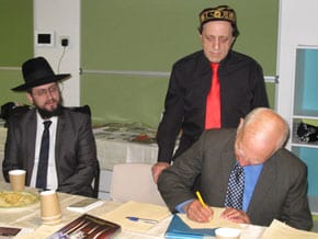 Uncle Boydie signs the petition photo: Sylvia Deutch
