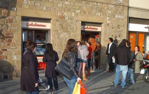 GELATISSIMO_FIRENZE-(481)-packing-them-in