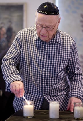 Max Eisman lighting Shoah Memorial Candle2