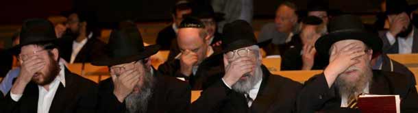 Rabbis pray