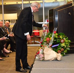 NAJEX president Charles Aronson lays a wreath