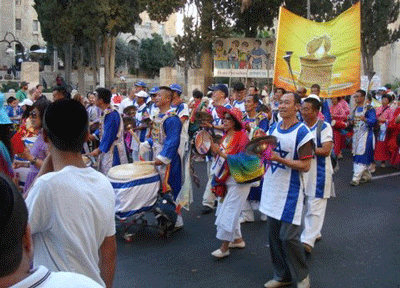 Pilgrims parade through Jerusalem