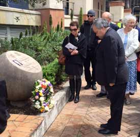 Ambassador Yavne lays a wreath Pic: Amos Palfreyman